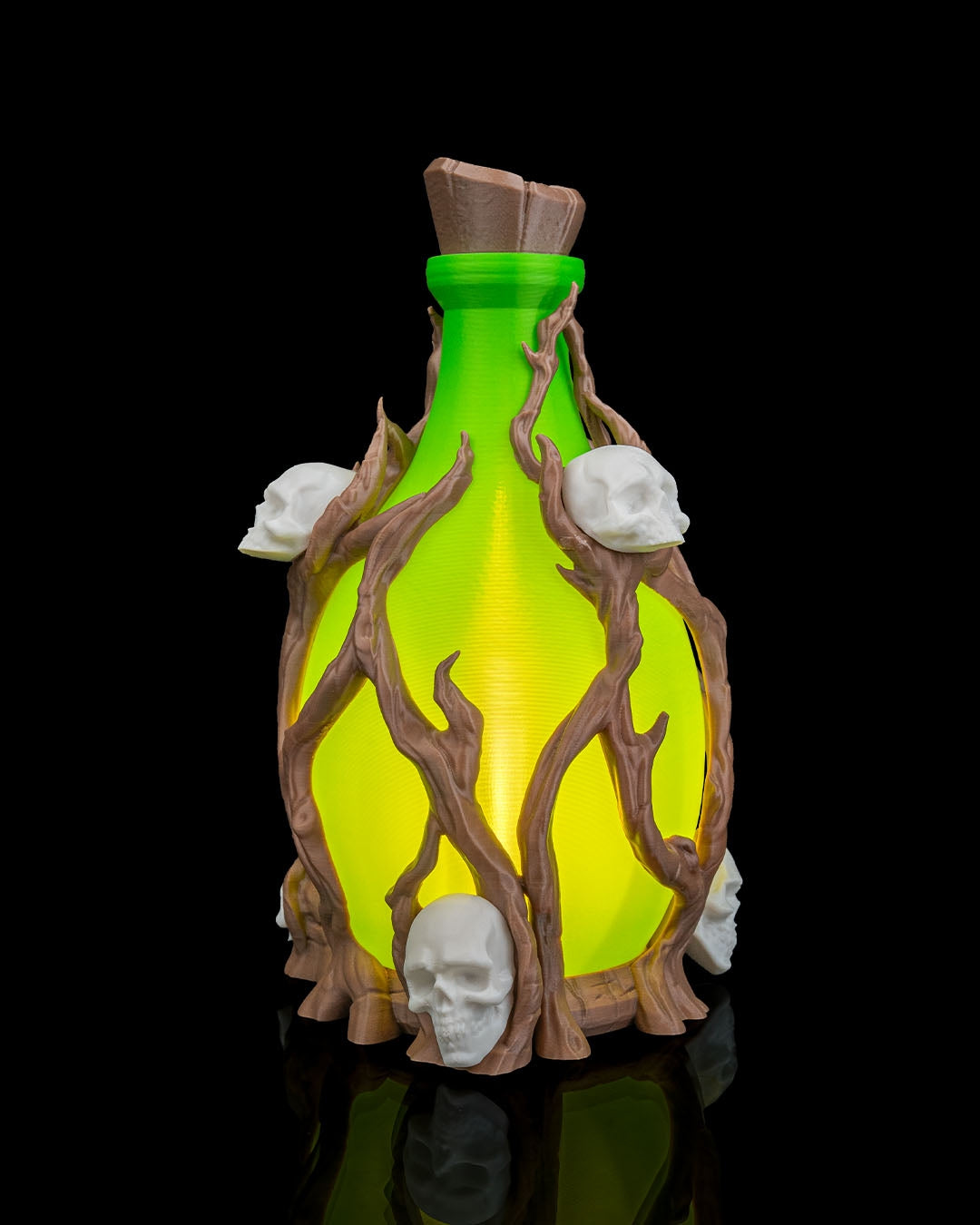 Deadly Sip – Spooky Table Lamp | Creepy Halloween Decor & Mood Lighting