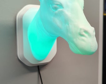 Giraffe-inspired wall trophy lamp to decorate your room: bedroom, game room or office.