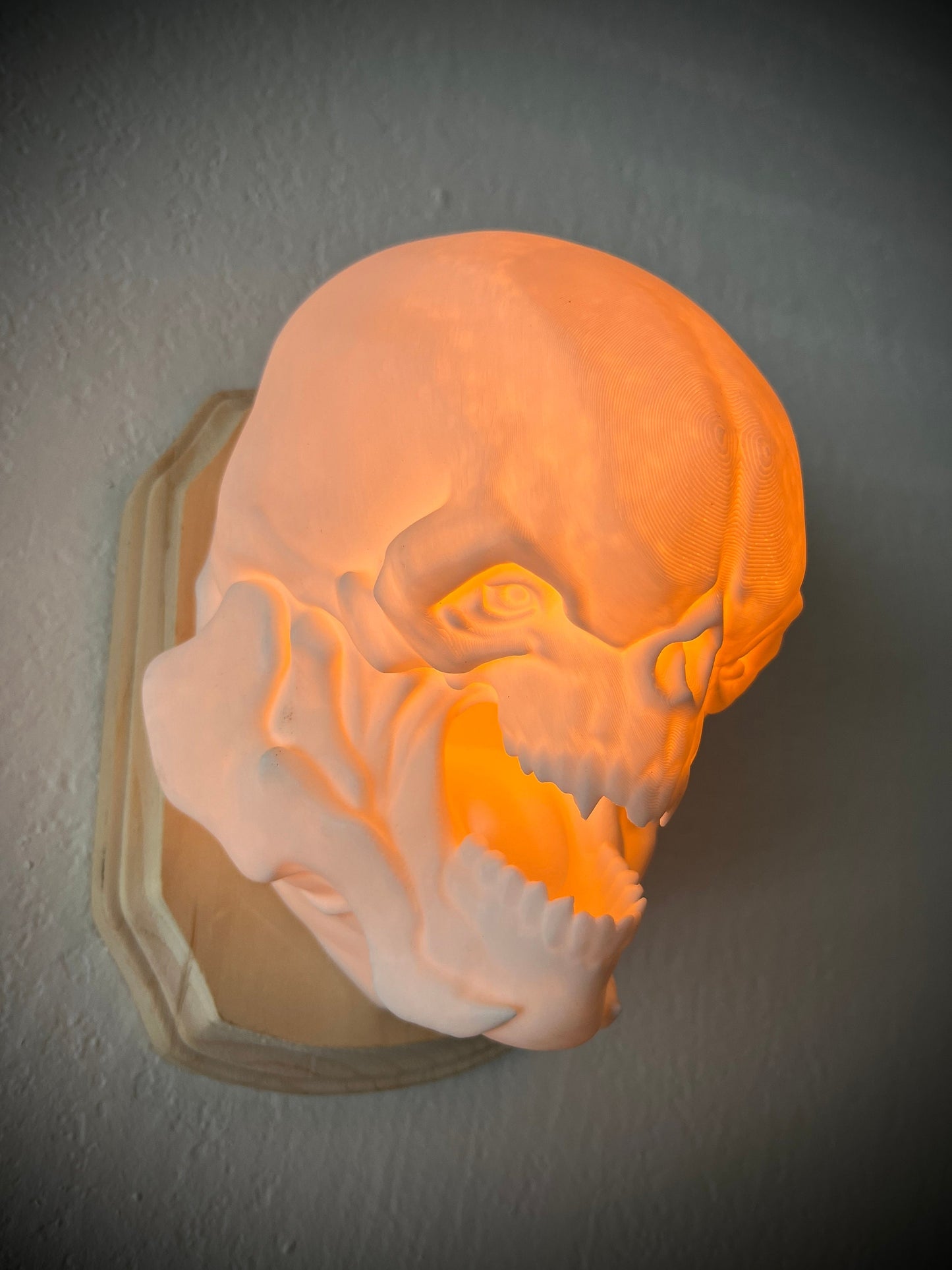 Doom Eternal Hell Knight inspired wall trophy lamp to decorate your room: bedroom, playroom or office.