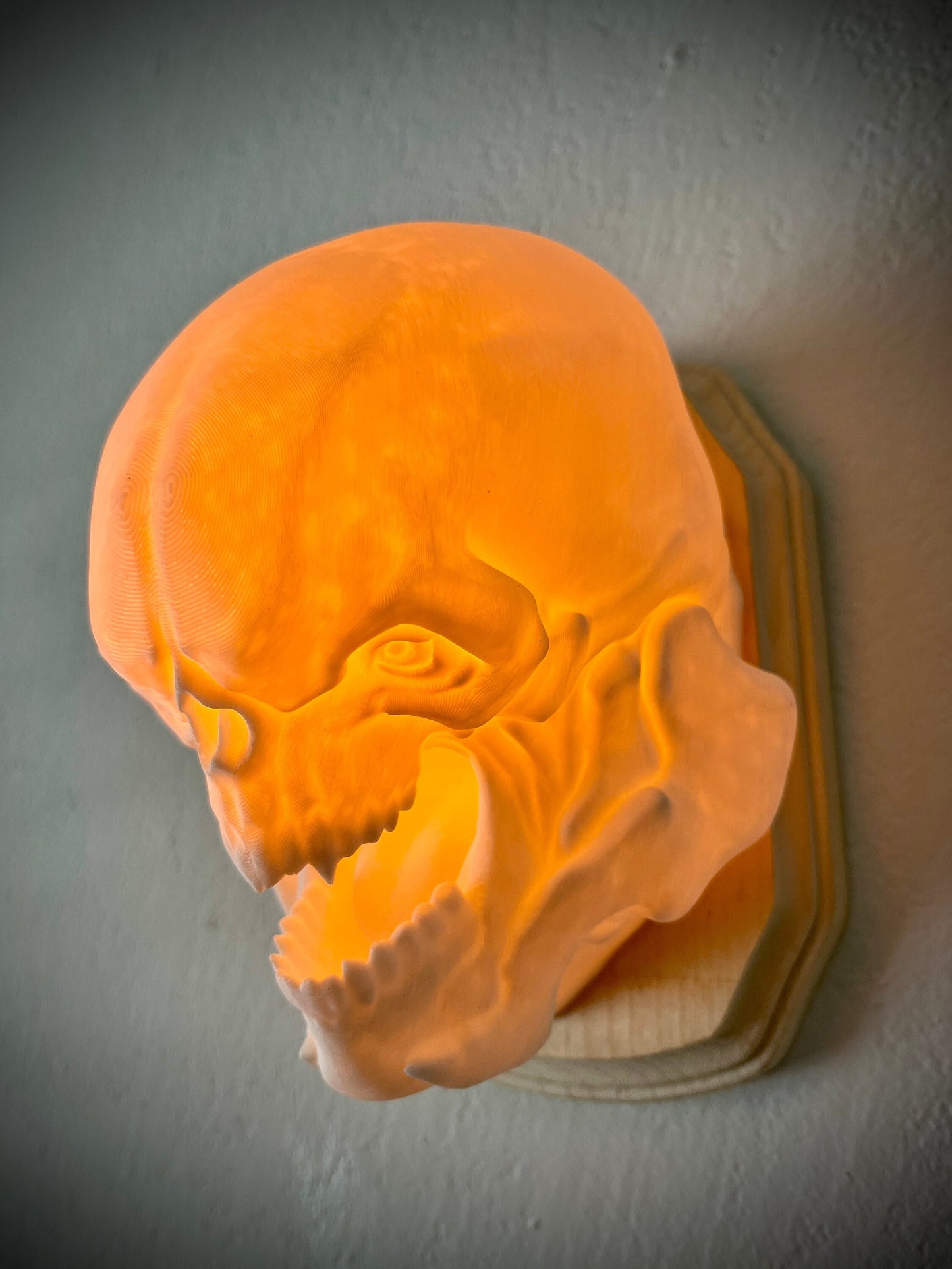 Doom Eternal Hell Knight inspired wall trophy lamp to decorate your room: bedroom, playroom or office.