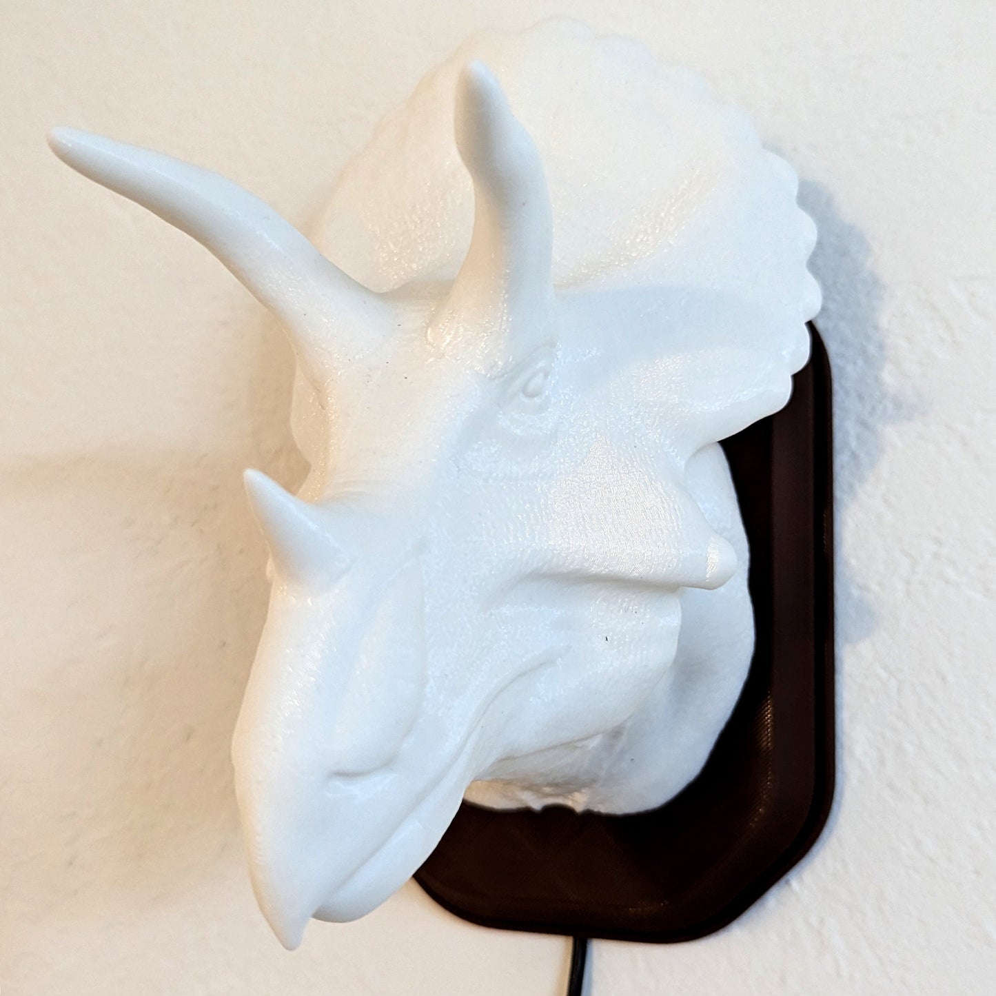 Triceratops inspired wall trophy lamp to decorate your room: bedroom, playroom or office.