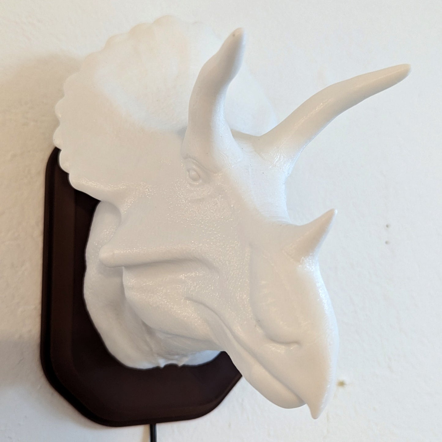 Triceratops inspired wall trophy lamp to decorate your room: bedroom, playroom or office.