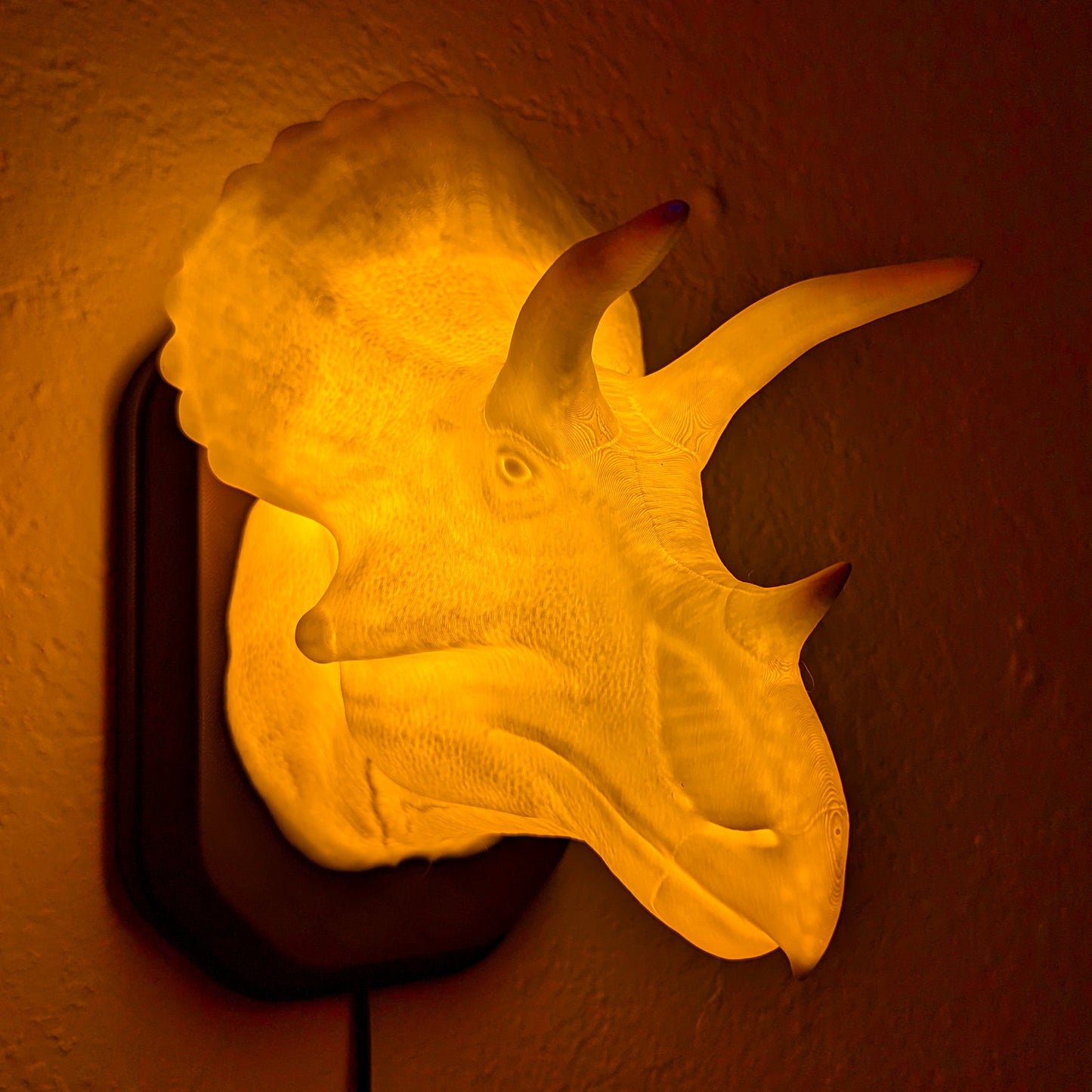 Triceratops inspired wall trophy lamp to decorate your room: bedroom, playroom or office.
