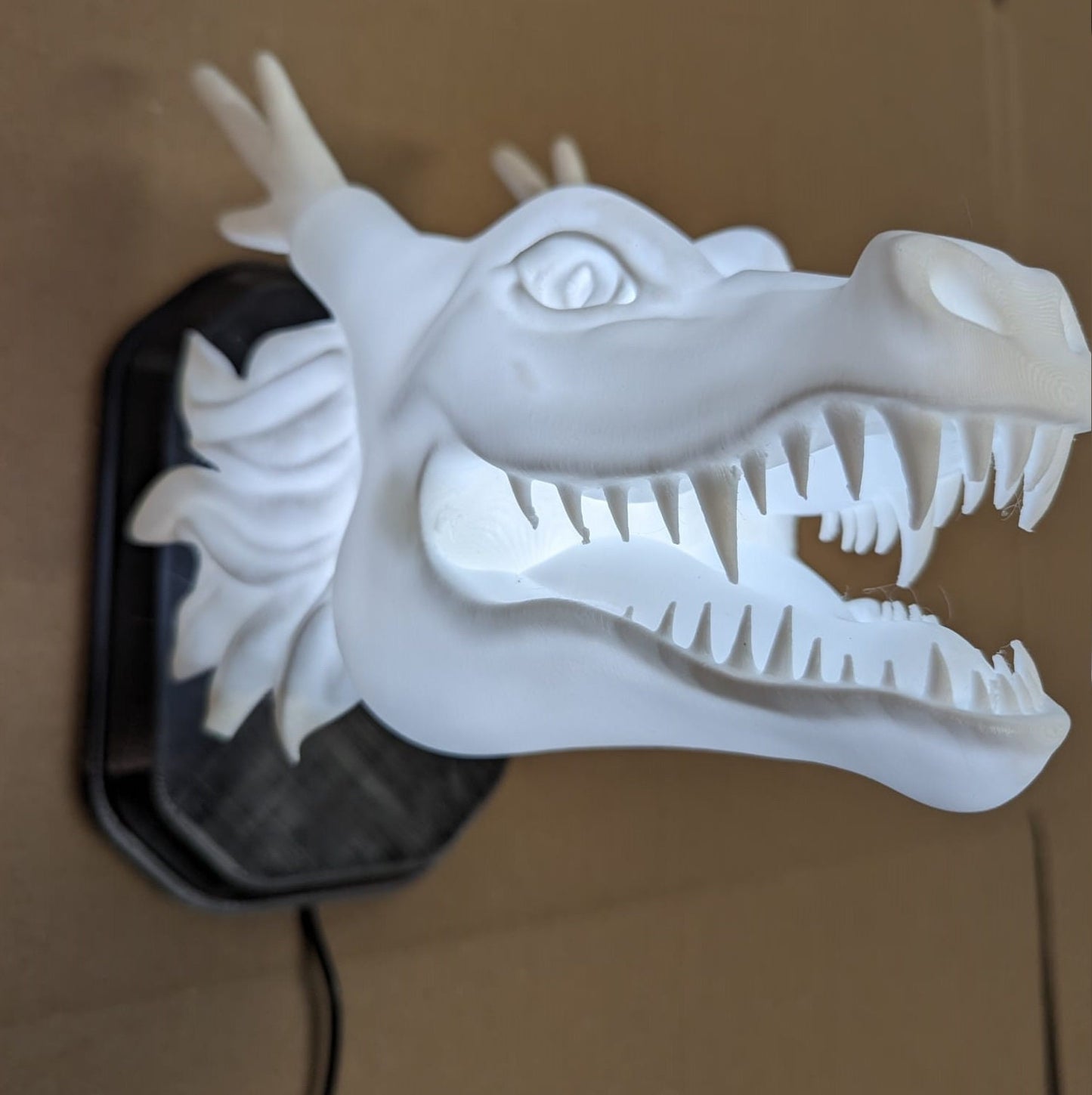 Shenron of Dragon Ball inspired wall trophy lamp to decorate your room: bedroom, playroom or office