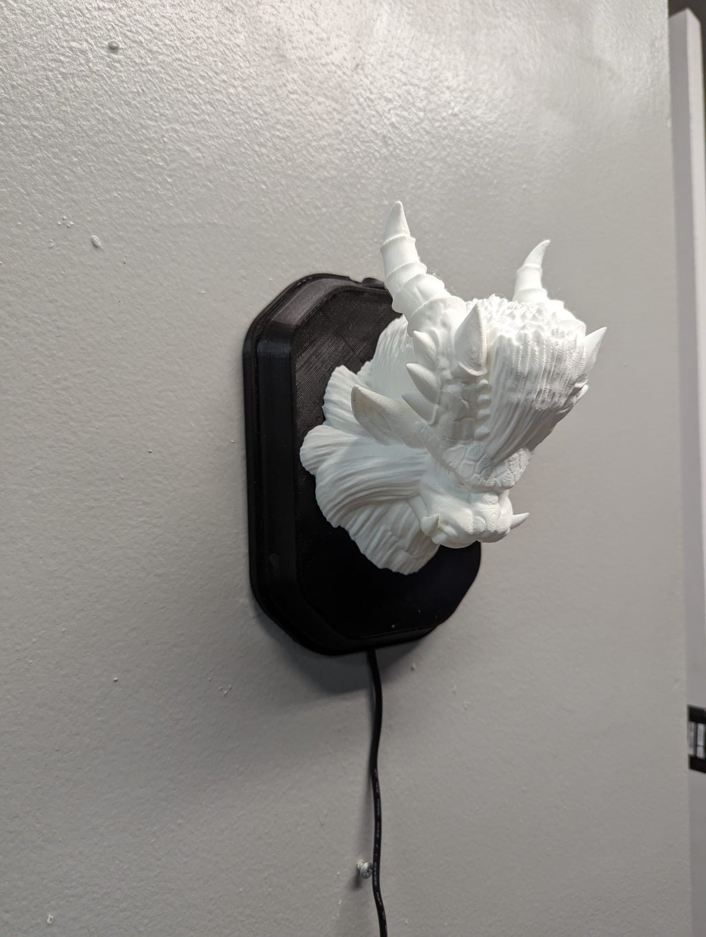 Monster Hunter Teostra inspired wall trophy lamp to decorate your room: bedroom, playroom or office.