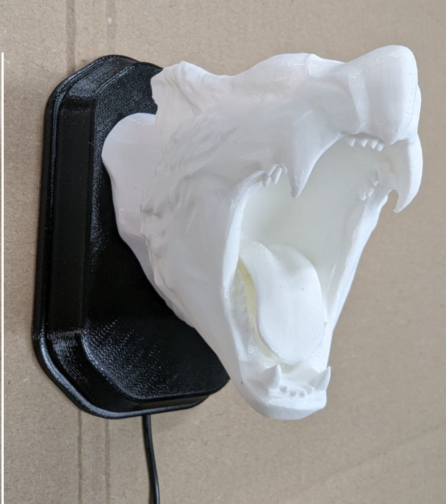 Monster Hunter Nargacuga inspired wall trophy lamp to decorate your room: bedroom, playroom or office