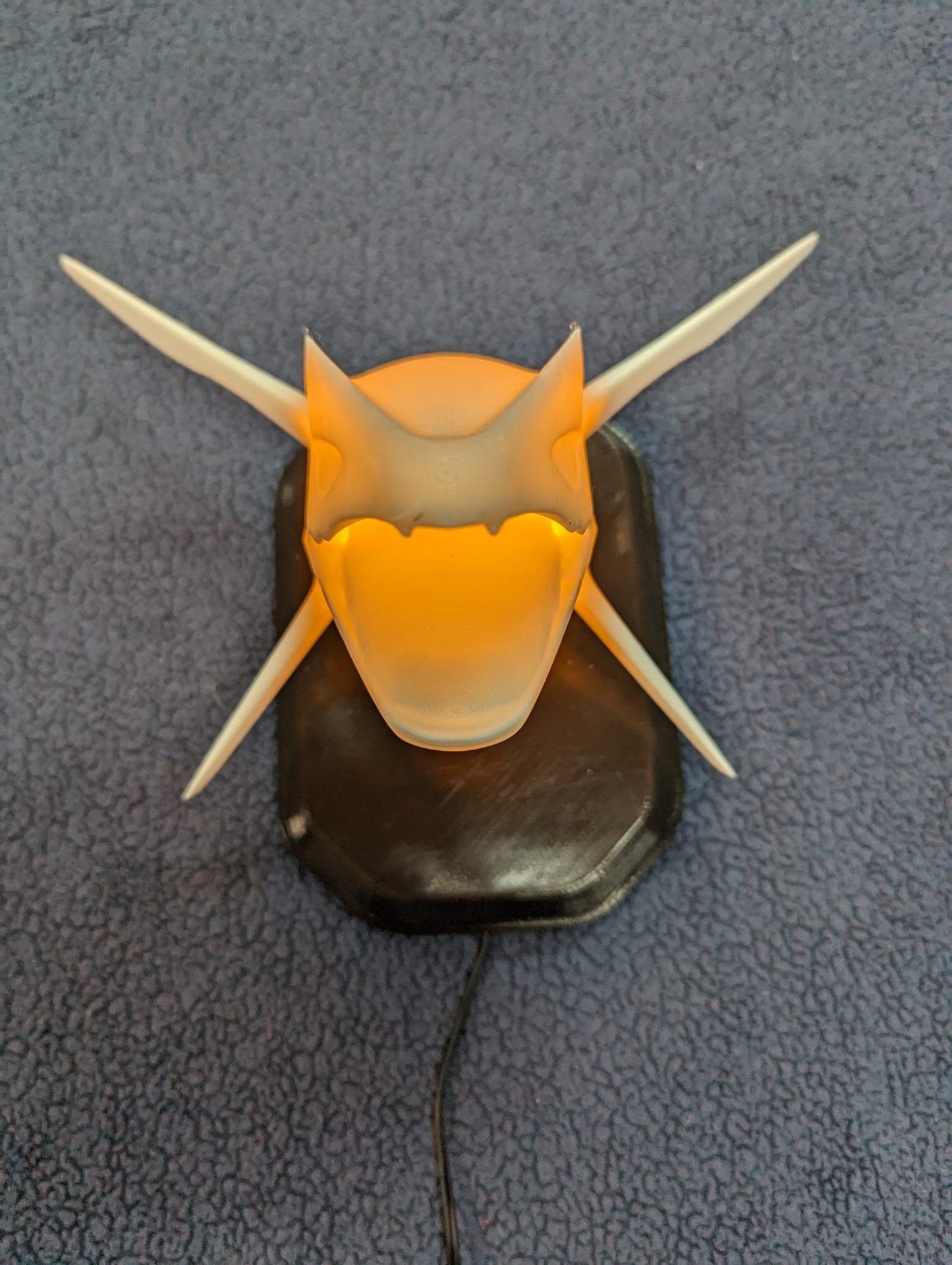 Pokemon's Rayquaza inspired wall trophy lamp to decorate your room: bedroom, playroom or office.