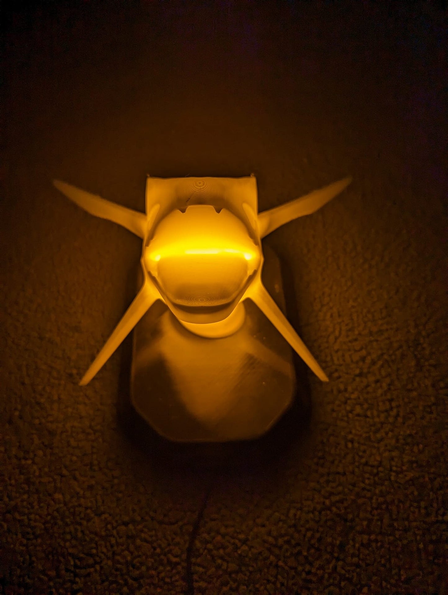 Pokemon's Rayquaza inspired wall trophy lamp to decorate your room: bedroom, playroom or office.