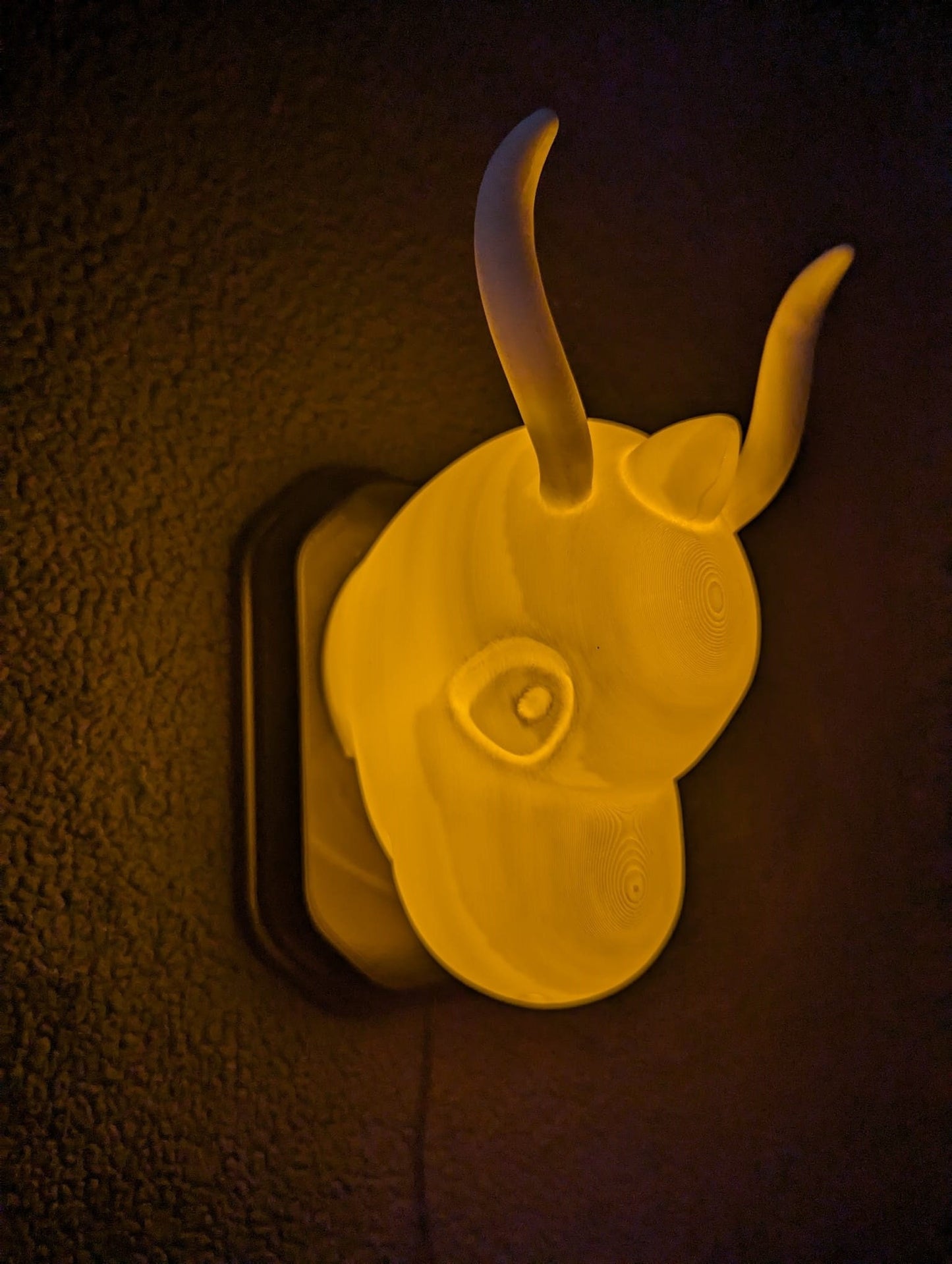 Pokemon's Dragonite inspired wall trophy lamp to decorate your room: bedroom, playroom or office.