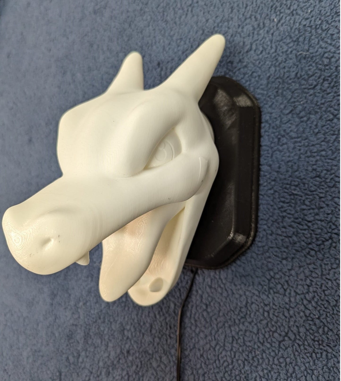 Pokemon's Charizard inspired wall trophy lamp to decorate your room: bedroom, playroom or office.