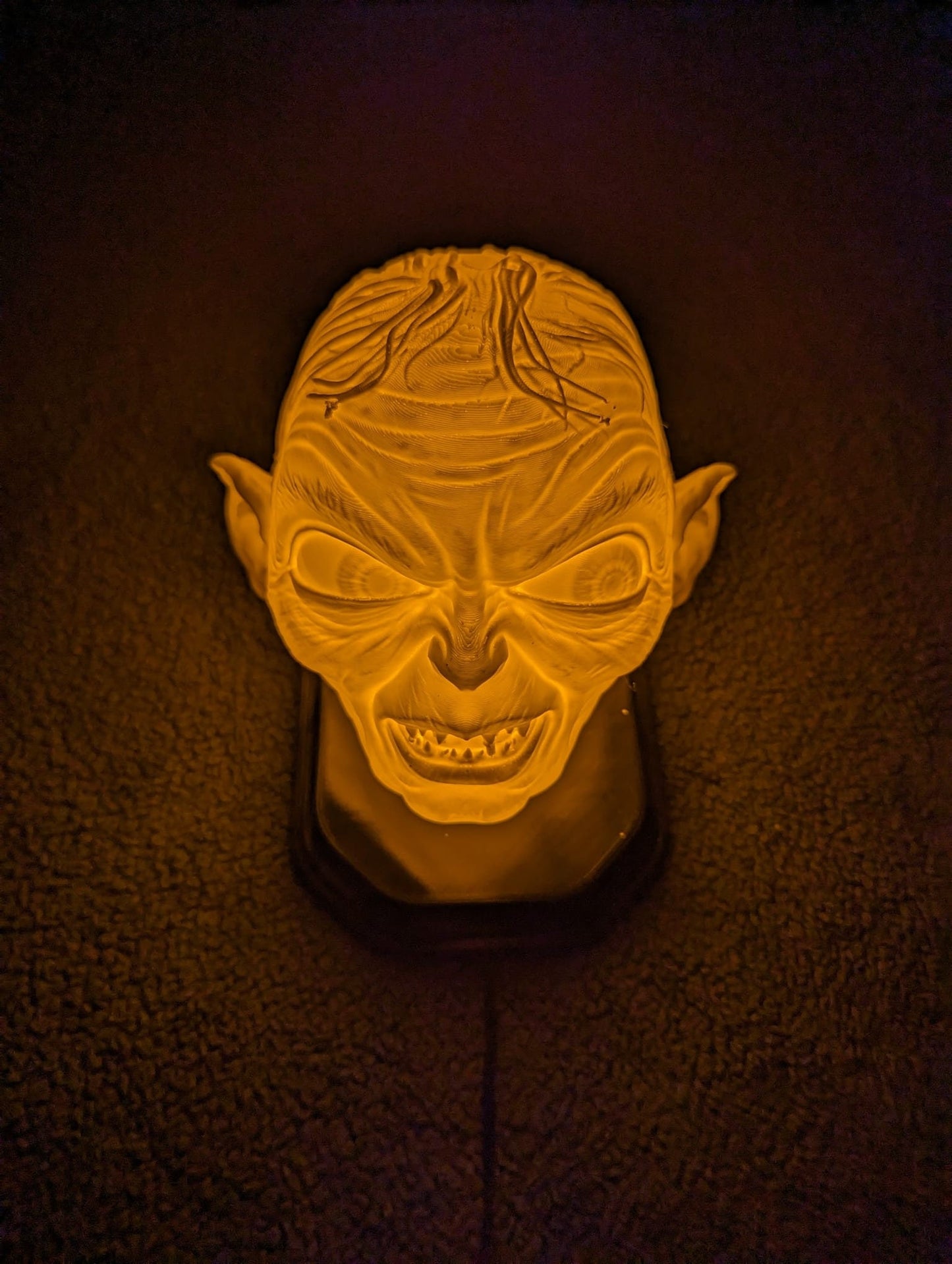Lord of the Rings Golum inspired wall trophy lamp to decorate your room: bedroom, playroom or office.