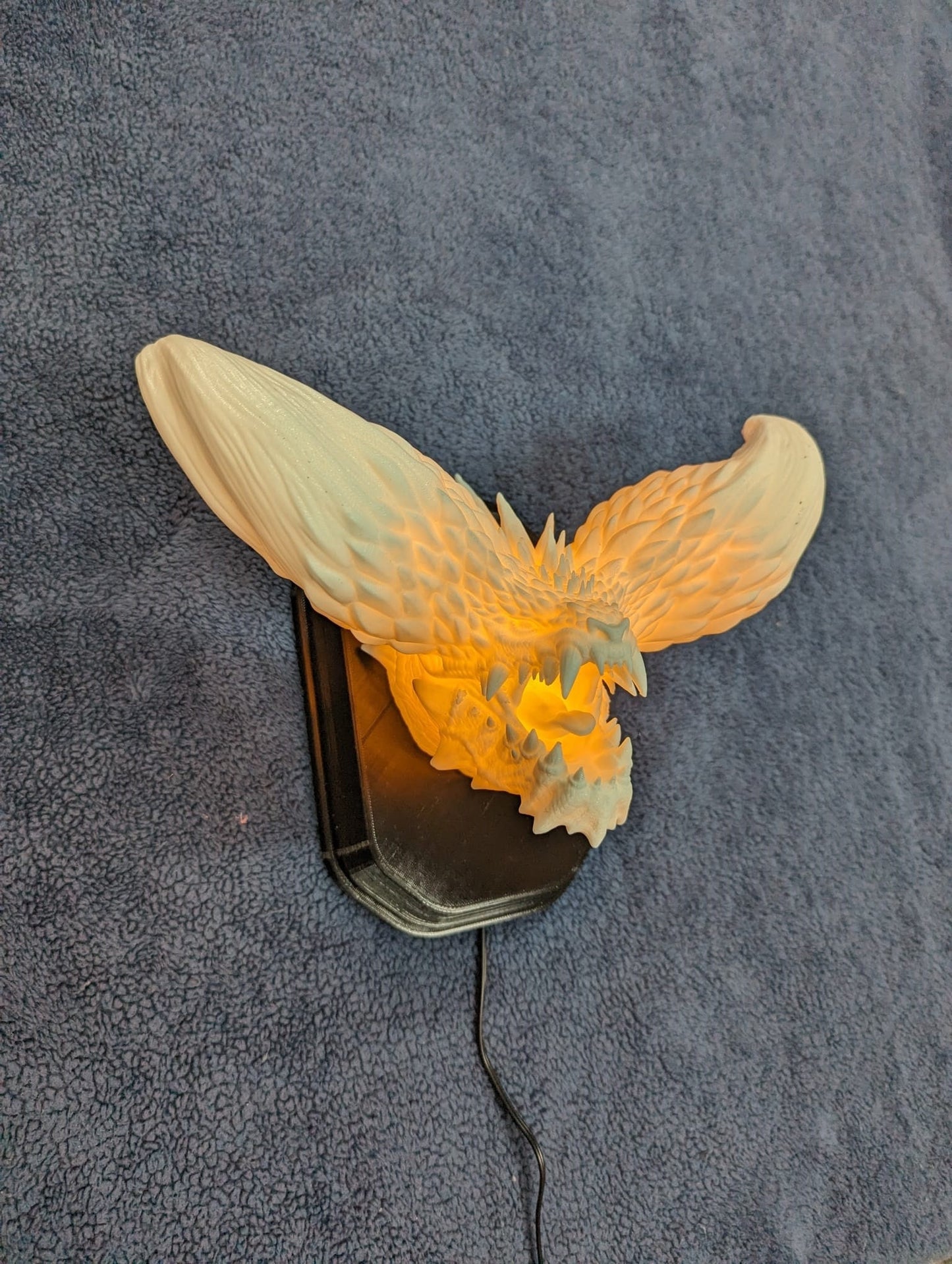 Monster Hunter Nergigante inspired wall trophy lamp to decorate your room: bedroom, playroom or office.