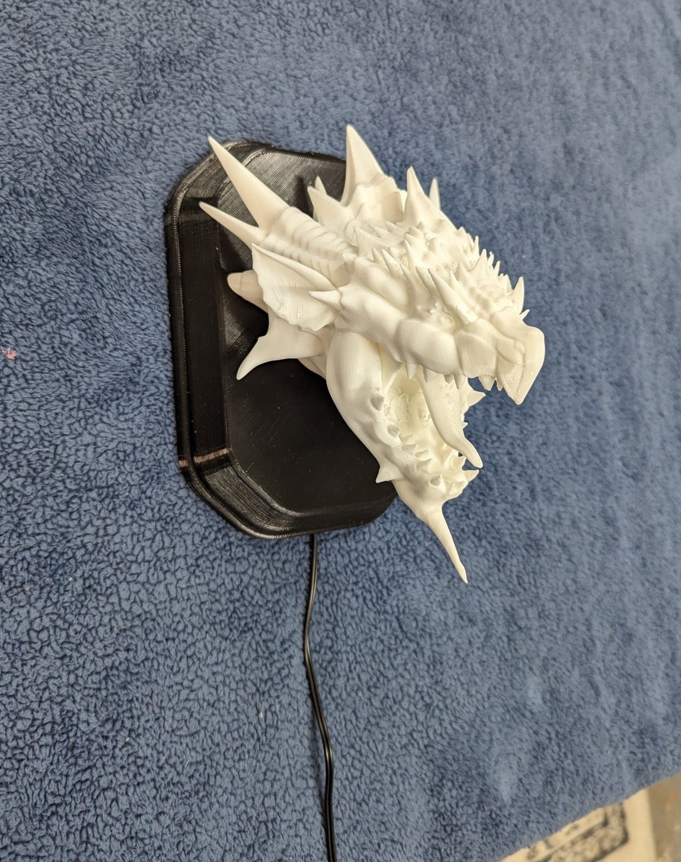 Monster Hunter Rathian inspired wall trophy lamp to decorate your room bedroom, playroom or office