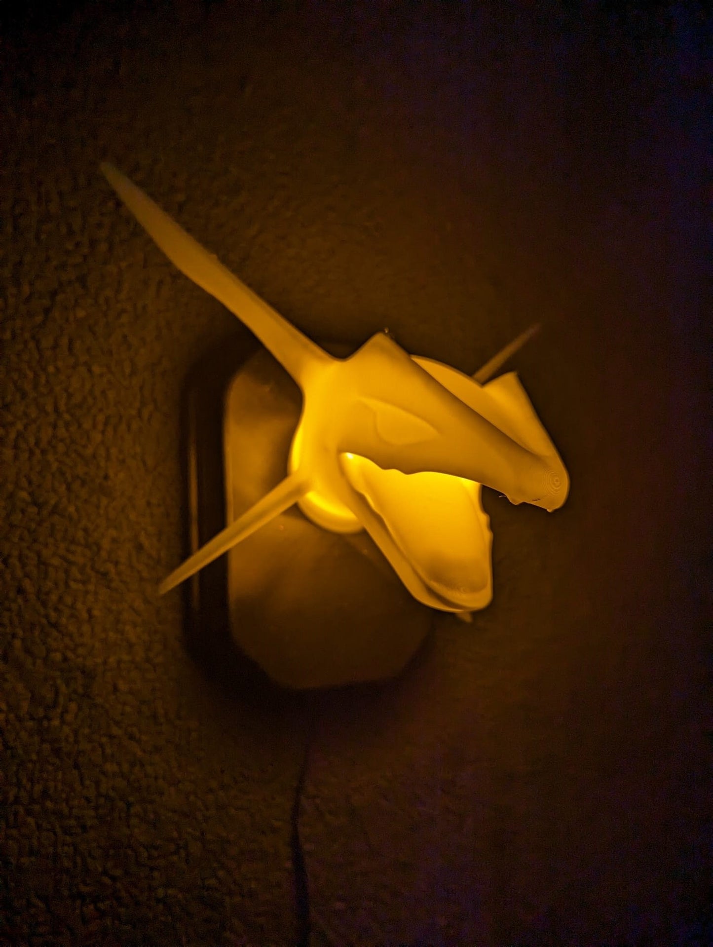 Pokemon's Rayquaza inspired wall trophy lamp to decorate your room: bedroom, playroom or office.