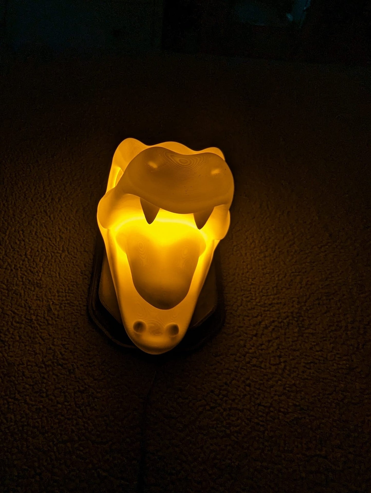 Pokemon's Charizard inspired wall trophy lamp to decorate your room: bedroom, playroom or office.