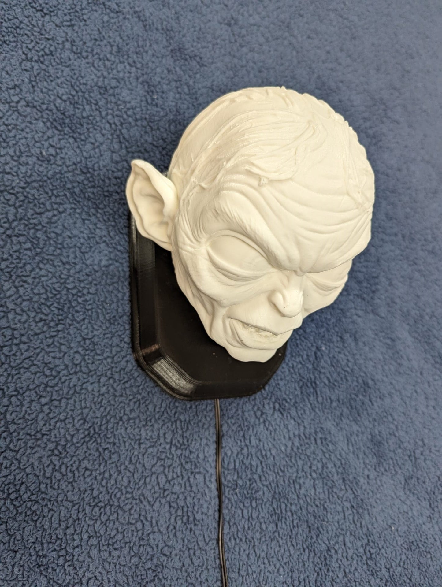 Lord of the Rings Golum inspired wall trophy lamp to decorate your room: bedroom, playroom or office.