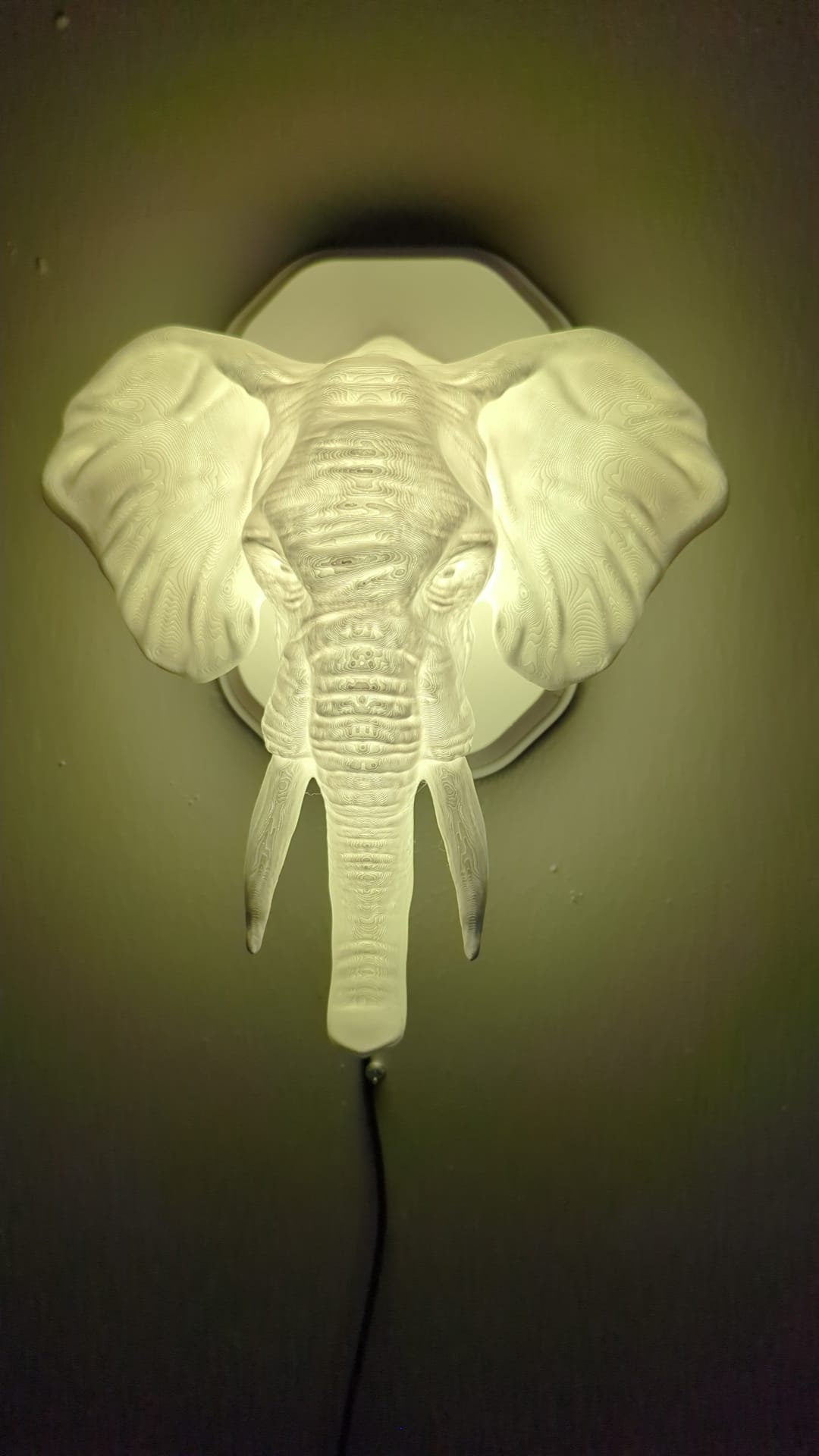 Elephant-inspired wall trophy lamp to decorate your room: bedroom, game room or office.
