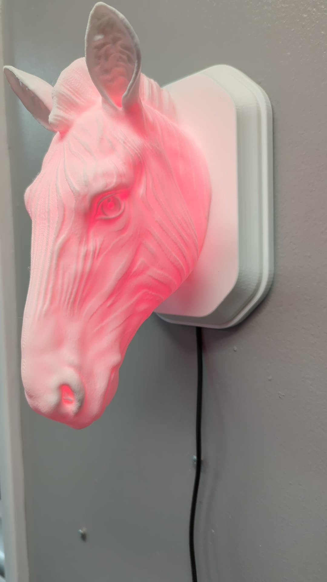 Zebra-inspired wall trophy lamp to decorate your room: bedroom, game room or office.