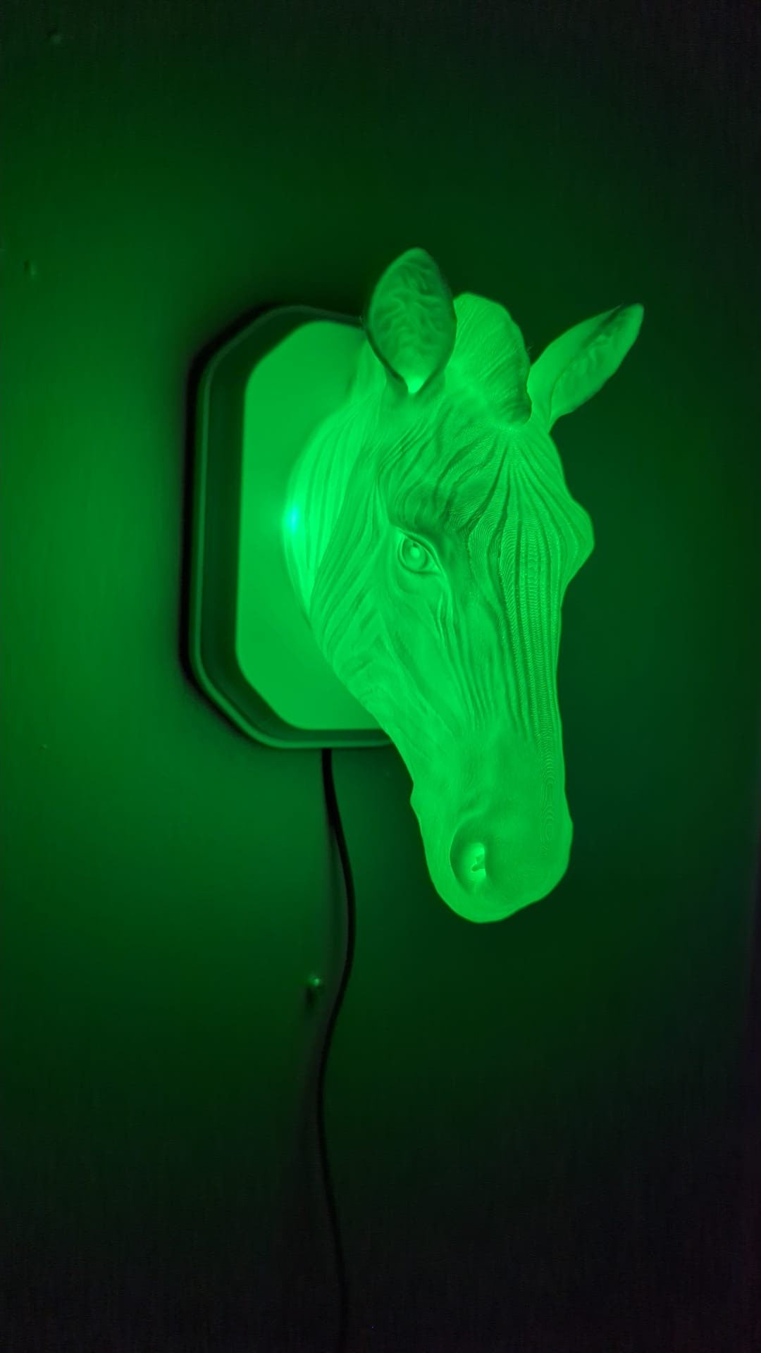 Zebra-inspired wall trophy lamp to decorate your room: bedroom, game room or office.