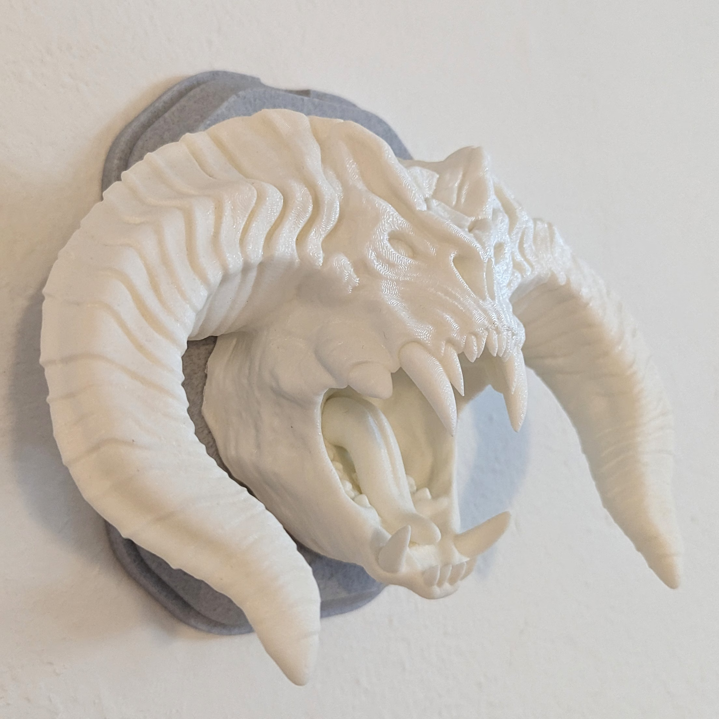Lord of theRings Balrog inspired wall trophy lamp to decorate your room: bedroom, playroom or office.