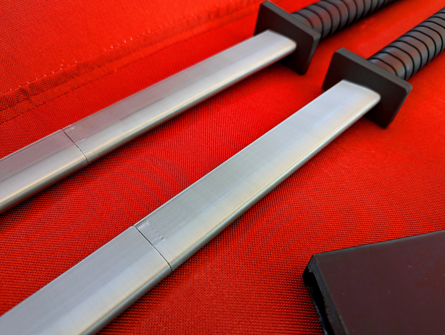 3D printed Deadpool swords and backpack scabbards, improved version