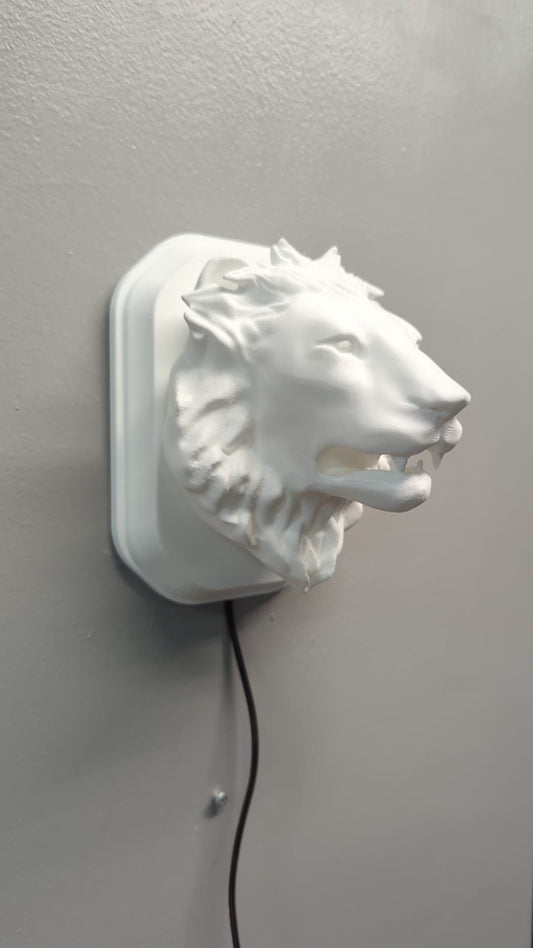 Lion-inspired wall trophy lamp to decorate your room: bedroom, game room or office.
